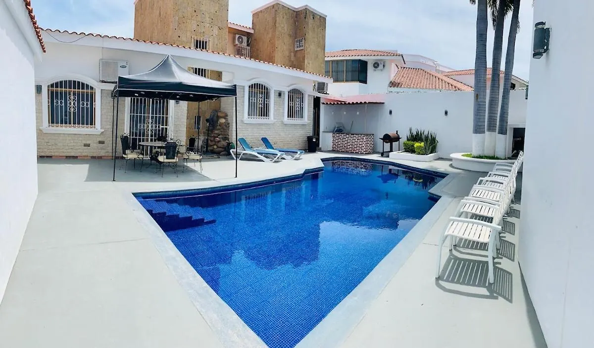 Casa Lomas en Zona Dorada, 5 minutos de la playa Villa Mazatlan Holiday home