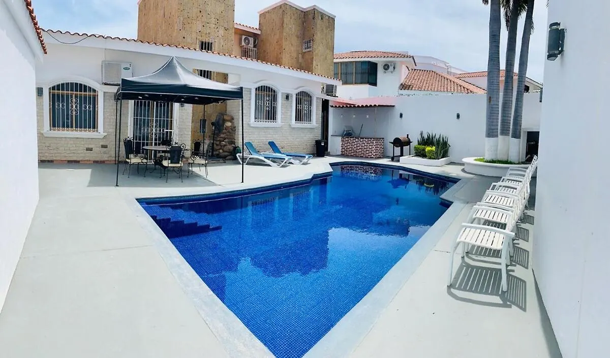 Casa Lomas en Zona Dorada, 5 minutos de la playa Villa Mazatlan 0*,