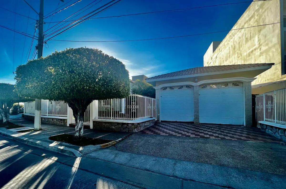 Casa Lomas en Zona Dorada, 5 minutos de la playa Villa Mazatlan Holiday home